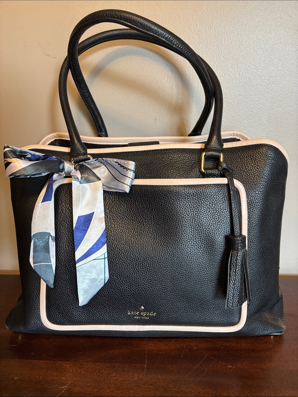EUC Kate Spade Evangelie Tote Black and Cream